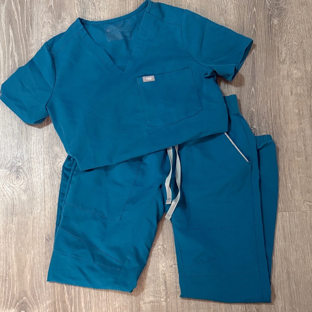 Figs Pacific Blue Scrub Top and Jogger Pants